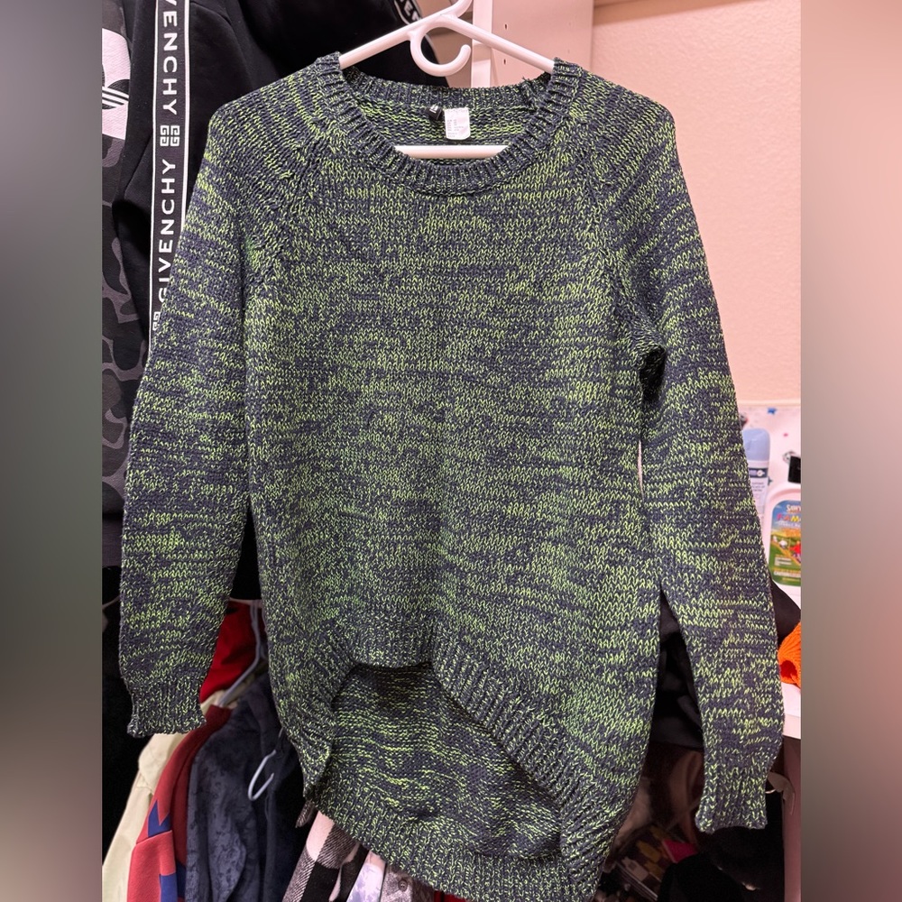 H&M green sweater/ size xs